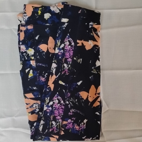 ❤️ Pop Fit Set Pink and Floral Women's Leggings Excellent Condition Size Medium - Picture 6 of 6
